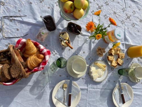 Petit-déjeuner compris avec les chambres d’hôtes au Château de Vaux Morvan, moment gourmand et convivial