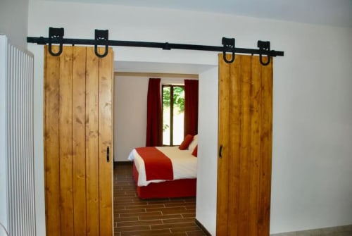 Maison de la Tour, 7-person gîte at Château de Vaux Morvan, peaceful nature stay in Morvan