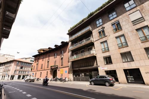 Magnolia Apartments Milan an der Via Visconti, modernes Gebäude mit begrüntem Dach im Zentrum von Mailand