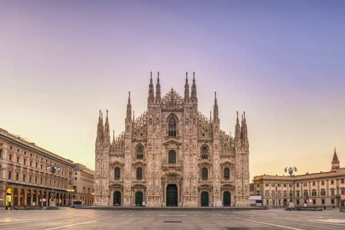 Il Duomo iconico di Milano all'alba, vicino alla boutique hotel GIRESIO 41
