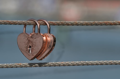 Rustic heart-shaped padlock on wire cable symbolizing love at Les Secrets de Winna romantic getaway in Deux-Sèvres