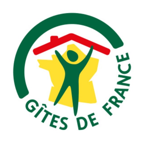 Gîtes de France Logo mit einer glücklichen Figur unter einem roten Dach und gelbem Stern, das qualitativ hochwertige Unterkünfte zertifiziert