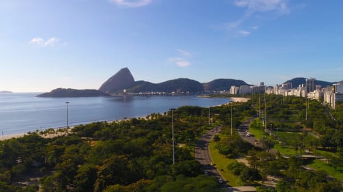 Rio Vibes Hostel overlooks Guanabara Bay with Sugarloaf Mountain and lush green spaces in Rio de Janeiro