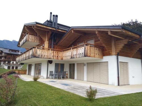 Appartement alpin moderne à Grangette Villars à Villars-sur-Ollon avec balcons en bois, terrasse et vue sur les montagnes