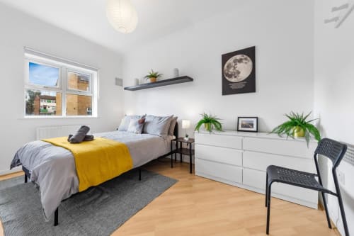 Bed,Bedroom,Internet,Wardrobe,Heating,Towels,Mirrors,clothing Iron,Hairy Dryer