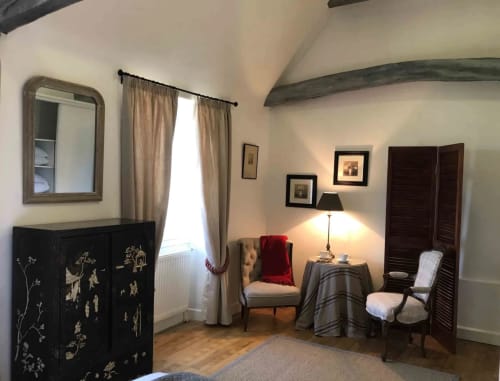 Appartement Bergamote au Manoir de Rieuzal à Loubressac avec élégant séjour aux poutres apparentes, style traditionnel