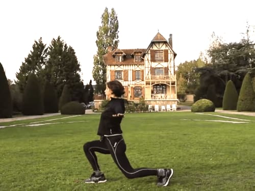 Gymastique devant la maison au Domaine des Thomins Maison d'hôte Cisai Saint-Aubin Hôtel Gacé