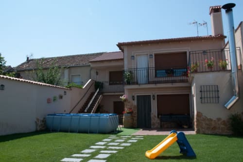 Casa rural Tradición en Nieva con piscina trasera, jardín y tobogán infantil