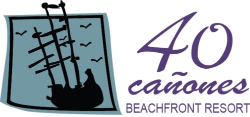 Logo del Resort Beachfront 40 Cañones en Mahahual, México con silueta de velero