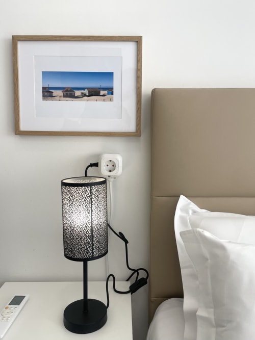 Bedroom at Vila Alexandra hostel in Costa da Caparica with framed beach house photo and modern black lamp