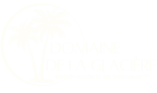 Élégant espace intérieur de l'hôtel Domaine de la Glacière à Petit-Bourg, Guadeloupe