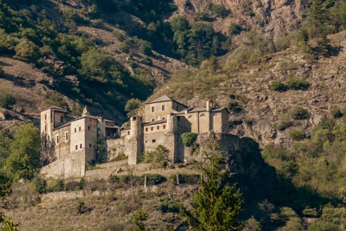 agriturismo Valle d’Aosta, farm stay Italy, appartamenti con cucina, furnished kitchen apartments, bagno privato, private bathroom, vista montagne, mountain views, relax natura, nature retreat, cibo locale, local food, vino valdostano, wine tasting, tradizione alpina, alpine tradition, soggiorno romantico, romantic stay, vacanze in montagna, mountain holidays, trekking alpino, alpine hiking, castelli medievali, medieval castles, sci vicino Aosta, ski resorts, passeggiate panoramiche, panoramic walks, natura incontaminata, unspoiled nature, ospitalità genuina, genuine hospitality, appartamenti rustici, rustic apartments, comfort moderno, modern comfort, atmosfera accogliente, cozy atmosphere, vacanze rilassanti, relaxing holidays, famiglie benvenute, family friendly, fuga romantica, couple getaway, esperienze locali, local experiences, escursioni giornaliere, day trips, Monte Emilius, Becca di Nona, panoramic peaks, giardino alpino, alpine garden, neve invernale, winter snow, sport alpini, alpine sports, slow holidays, vacanze rigeneranti, cieli stellati, starry skies, autenticità valdostana, Valdostan authenticity, wellness montano, mountain wellness, mercati locali, local markets, eventi tradizionali, local festivals, borghi alpini, alpine villages, passeggiate nel bosco, forest walks, flora e fauna, local wildlife, terrazza vista montagne, mountain terrace, week end romantico, romantic weekend, migliore prezzo, best price, prenota ora, book now, soggiorno autentico, authentic stay, camere spaziose, spacious rooms, legno naturale, natural wood, aria pura, fresh air, vicino ad Aosta, near Aosta, escursioni in valle, valley tours, soggiorno indimenticabile, unforgettable stay, cibo biologico, organic food, mele e succhi, apples and juice, terrazza soleggiata, sunny terrace, pace e silenzio, peace and quiet, esperienze uniche, unique experiences, montagna autentica, authentic mountains, neve e sci, snow and ski, viaggio relax, relaxing travel, vacanze in famiglia, family holidays, tradizione e natura, tradition and nature, cucina locale, local cuisine, hiking trails, sentieri escursioni, aria fresca di montagna, fresh mountain air, vacanza rigenerante, regenerating holiday, paesaggi mozzafiato, breathtaking landscapes, atmosfera romantica, romantic vibes, soggiorno confortevole, comfortable stay, ospitalità familiare, family hospitality, vacanza autentica, authentic holiday.