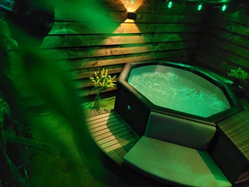 Chambres d'hôtes de caractère : À la Maison Sommet Clos Les Arbories, vivez une expérience unique entre Bordeaux et Saint-Émilion. Dégustez les vins de Bordeaux tout en étant à proximité des magnifiques plages d'Arcachon. Spa et piscine dans la maison. 