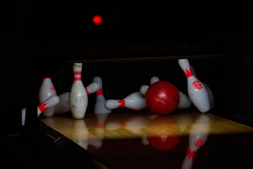 Bowling pins and red ball on lane at Hôtel Studios La Rochetaillée, Brides-les-Bains