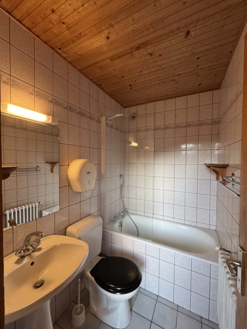 Cozy double room at Ardesia Morzine, perfect for a couple’s getaway

