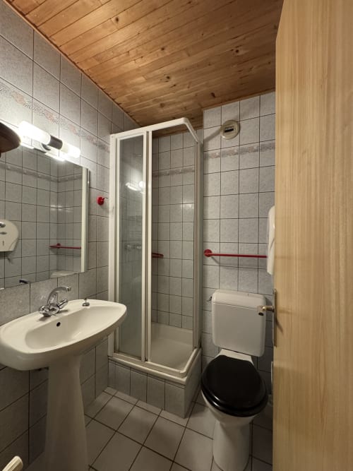 Cozy double room at Ardesia Morzine, perfect for a couple’s getaway
