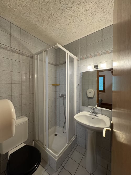 Cozy double room at Ardesia Morzine, perfect for a couple’s getaway
