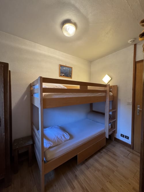 Room for two people with bunk bed at Ardesia Morzine, practical and friendly accommodation