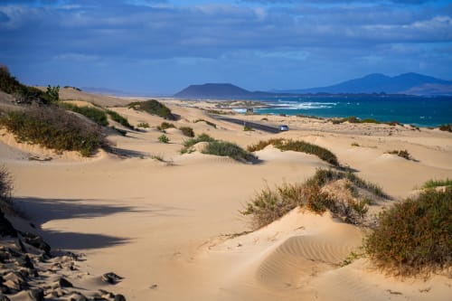 Villa. Fuerteventura, España, Canarias, ubicación perfecta, lujo, exclusivo, retiro, privado, villa, serenidad, relajación, comodidad, vista al mar, jardín, piscina privada, piscina climatizada, diseño, encanto, elegante, rural, aislado, auténtico, belleza natural, isla, Corralejo, Lajares cerca de la playa, servicios a poca distancia, premium, wi-fi, gratis, privacidad, servicio personalizado, personal, bienestar, spa, hospitalidad, escape, vacaciones, sol, atardecer, amanecer, silencio, calma, descubrir, explorar, experimentar, único, inolvidable, recuerdos, rejuvenecimiento, energía, alma, sonrisa