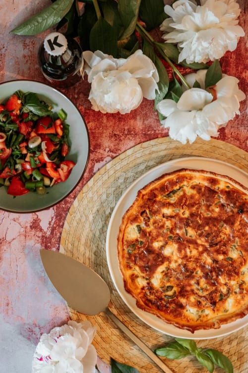 Plat maison savoureux, avec des ingrédients frais et une présentation soignée, offrant une combinaison de saveurs authentiques et réconfortantes