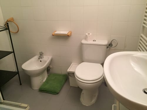 La Tana dell'Orso,splendida struttura Agrituristica appena rinnovata nel centro storico di Forni di Sopra ha degli splendidi terrazzi dove è consentito fumare. Gli appartamenti sono tutti dotati di WeFi fibra super veloce , Smart TV satellitare + Netflix. Inoltre la struttura ha tre parcheggi e consente l' accesso agli animali :Free Parking e Pet frendly. Inoltre in struttura troverete chi su richiesta ofre il servizio di accompagnatore per splendide escursioni in una natura incontaminata ricca di sorprese e potrete visitare i posti più belli e nascosti del comprensorio di Forni di Sopra. www.giacomelli-house.com