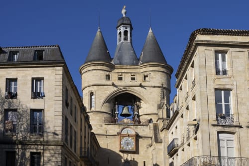 Vacances à Bordeaux : découvrez l'élégance de la ville avec ses lieux historiques et ses quais animés, tout en séjournant dans nos chambres d'hôtes accueillantes, idéales pour un séjour relaxant au cœur de la région viticole.