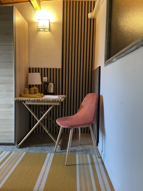Suite, table,chaise