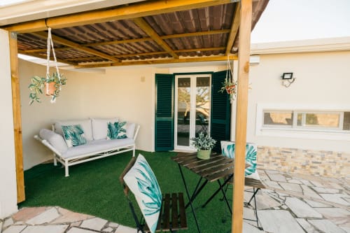 Figueira House villa patio at Tree House Sesimbra with pergola, seating, artificial grass, and garden views