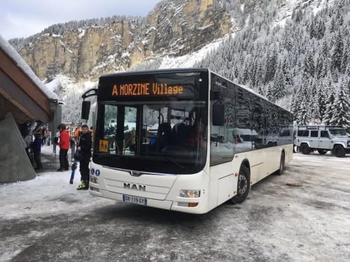 Service de navette gratuite hiver pour les vacanciers à Morzine, desservant les stations de ski