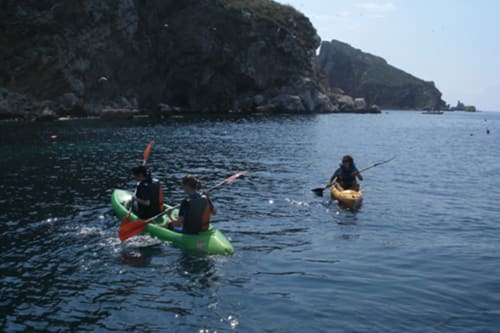 Activitats aquàtiques, surf, equitació, cavalls, bicis, canoa, kayac, tirolina, via ferrata, team Building, mercats, fires, festes, patrimoni, visites, museus, Dalí, romànic, arqueologia, grecs i romans, Actividades acuáticas, surf, equitación, caballos, bicis, canoa, kayak, tirolina, vía ferrata, team Building, mercados, ferias, fiestas, patrimonio, visitas, museos, Dalí, románico, arqueología, griegos y romanos, Activités nautiques, surf, équitation, chevaux, vélos, canoë, kayak, tyrolienne, via ferrata, team building, marchés, foires, festivals, patrimoine, visites, musées, Dalí, roman, archéologie, grecs et romains, Wasseraktivitäten, Surfen, Reiten, Pferde, Fahrräder, Kanufahren, Kajakfahren, Seilrutsche, Klettersteig, Teambuilding, Märkte, Messen, Festivals, Kulturerbe, Besichtigungen, Museen, Dalí, Romanik, Archäologie, Griechen und Römer, Water activities, surfing, horse riding, horses, bikes, canoeing, kayaking, zip line, via ferrata, team building, markets, fairs, festivals, heritage, visits, museums, Dalí, Romanesque, archaeology, Greeks and Romans