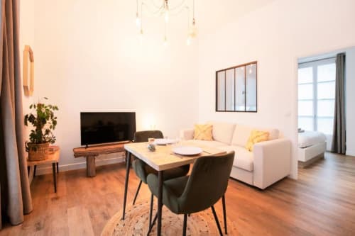 Appartement Le Campagne au Laurencin, appart’hôtel à Sens centre-ville. Cuisine équipée, wifi, linge, arrivée autonome, pièce de vie. Réservez en direct.