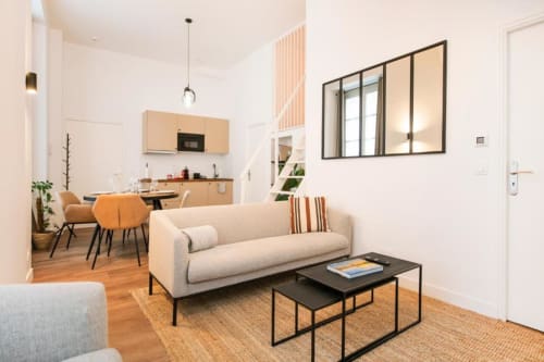 Appartement La Mezzanine au Laurencin, appart’hôtel à Sens centre-ville. Cuisine équipée, wifi, linge, arrivée autonome, espace de vie spacieux. Réservez en direct.