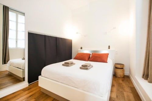 Appartement La Mezzanine au Laurencin, appart’hôtel à Sens centre-ville. Cuisine équipée, wifi, linge, arrivée autonome, lit Queen-size. Réservez en direct.