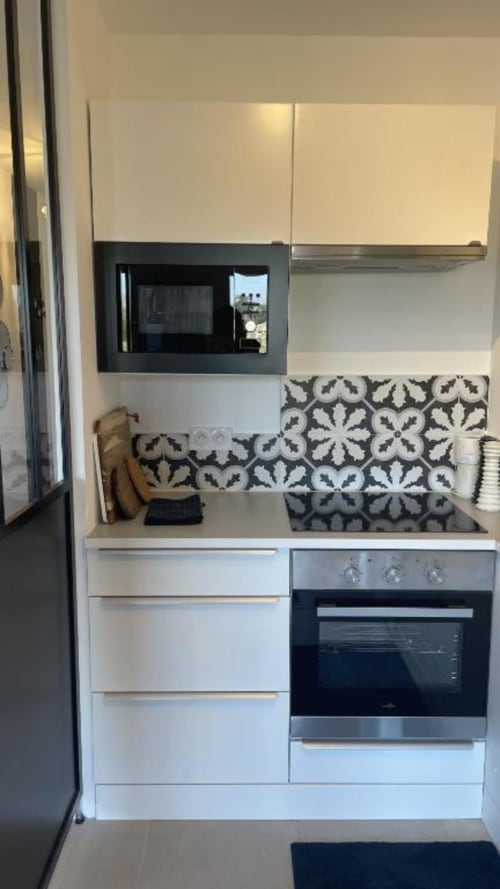 cuisine maison 2 four micro ondes plaques chauffantes etc..