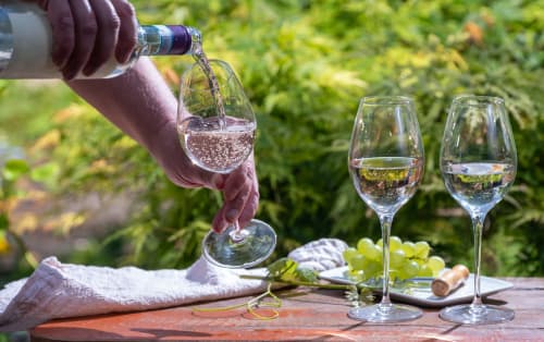 Dégustation Domaines Viticoles suite romantique Olive Sacrée France Provence Cabannes