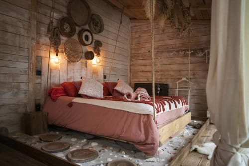 Cabane en bois tout confort ambiance bohème chic, ouverte en hiver