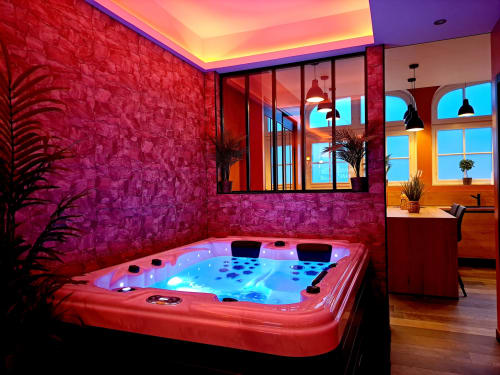 Hôtel gîte love room cocooning Jacuzzi détente relaxation évasion spa spa privatif escapade romantique France Nord-Pas-de-Calais Hauts-de-France Arras Ospaloft, séjour évasion Espace spa privatif à Arras avec jacuzzi intérieur, éclairage tamisé et décoration chaleureuse Love Room Spa privatif Les mieux notés couple Arras Spa Lens Spa Lille Spa 62 Spa Hauts de France