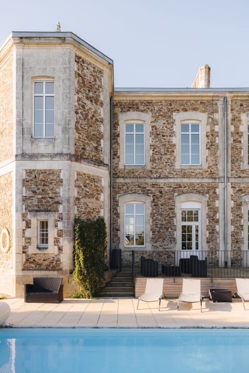 La Maison D'olivier, pierre de taille en Vendée, avec piscine et terrasse à Mesnard La Barotière