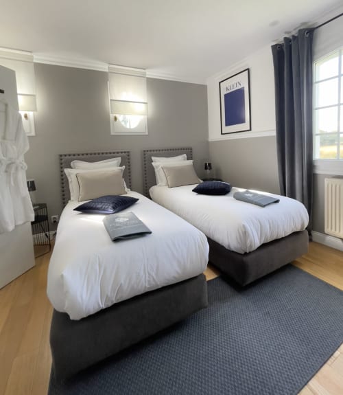 chambre d'hôtes Vendée les 15 chênes chambre Puy du Fou lit jumeaux calme reposant vue piscine chauffée