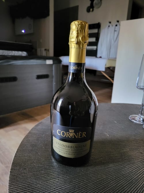 Prosecco l'Olive sacrée love room Provence Cabannes France