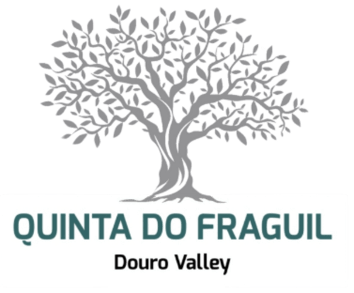 Logo da Quinta do Fraguil com árvore estilizada, adega no Vale do Douro em Valença do Douro, Portugal