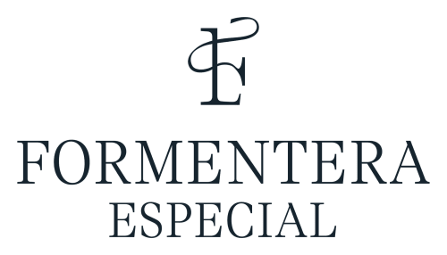 Logotipo del hotel Formentera Especial con elegante tipografía serif y símbolo decorativo, La Savina