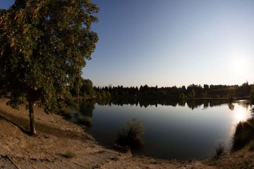 Lac Cabannes l'Olive sacrée love room Provence Cabannes France
