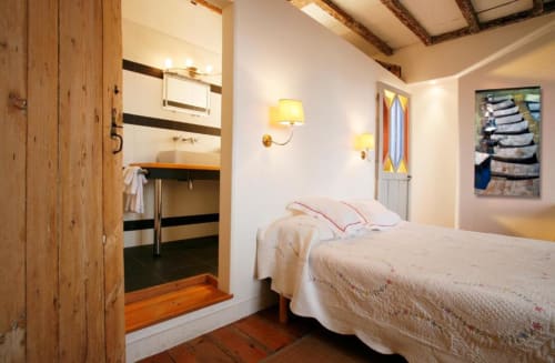 la chambre jaune lumineuse face au jardin la porte rouge the red door inn B&B Saintes