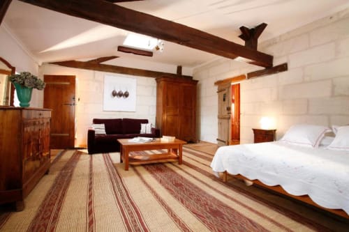 La porte rouge the red door inn B&B Saintes le calme et l'espace pour une detente dans la suite avant le bain chaud dans la baignoire a pied