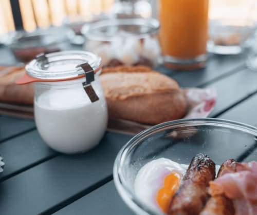 Brunch on the treehouse terrace | Treehouse Holidays in France