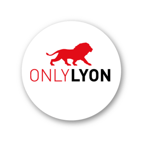 Logo OnlyLyon avec silhouette de lion rouge, emblème du tourisme lyonnais pour le Gîte des Gônes à Feyzin