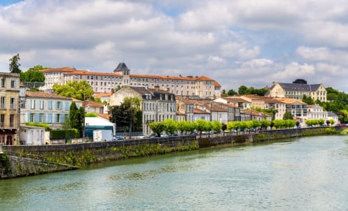 la charente le fleuve les quaies Saintes la porte rouge the red door inn B&B