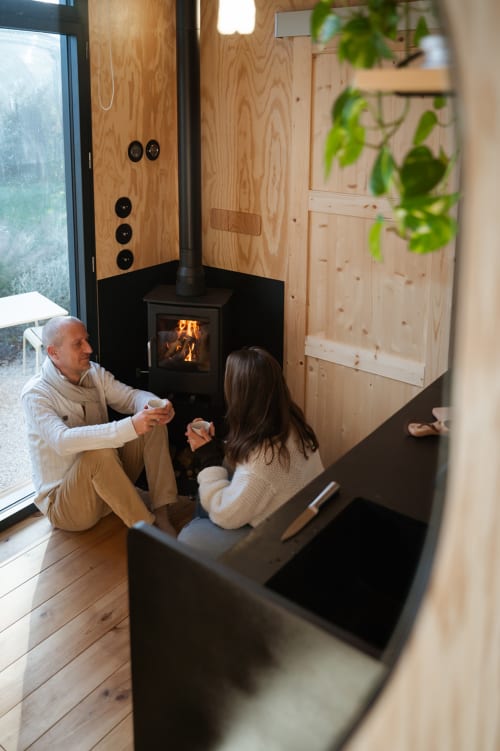 Logement insolite. Pépiite. Au coin du feu en Provence
