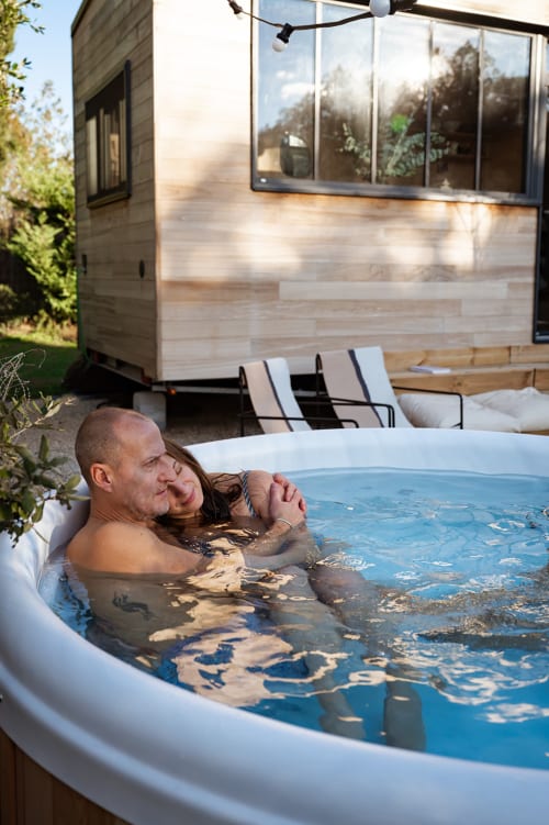 Logement insolite. Pépiite. Week-end en amoureux, avec spa.